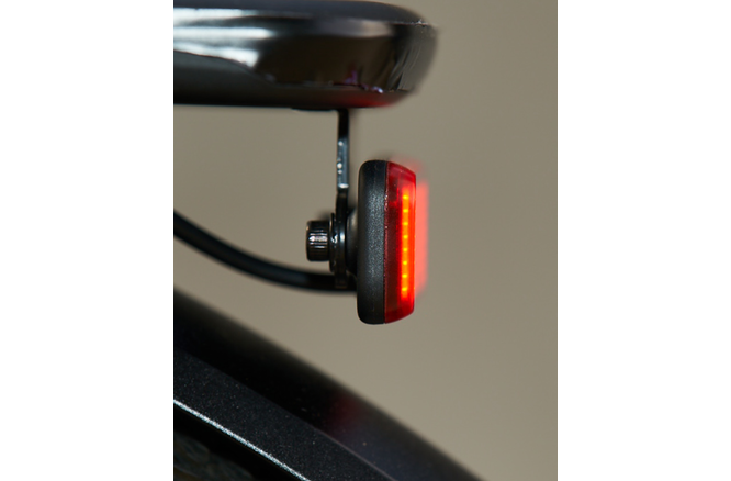 Feu arrière Knog Blinder E RH 50 fixation porte-bagages 50 et 80 mm