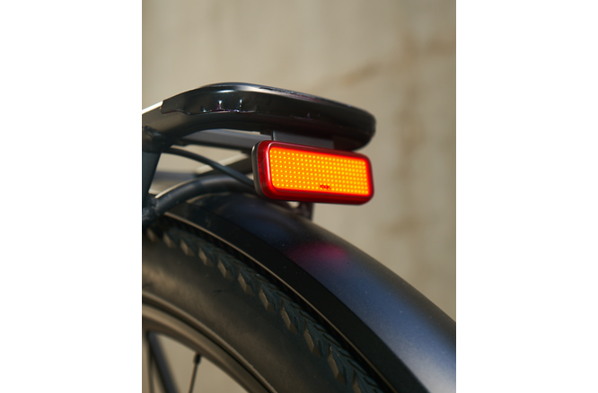 Feu arrière Knog Blinder E RH 50 fixation porte-bagages 50 et 80 mm