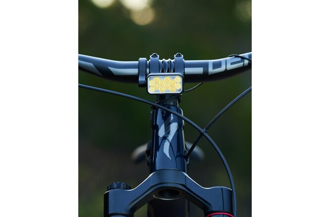 Knog Scheinwerfer Blinder X 2300 mit externem Akku 10'000 mAh